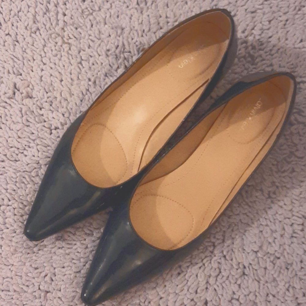 Blue patent leather Calvin klein pumps